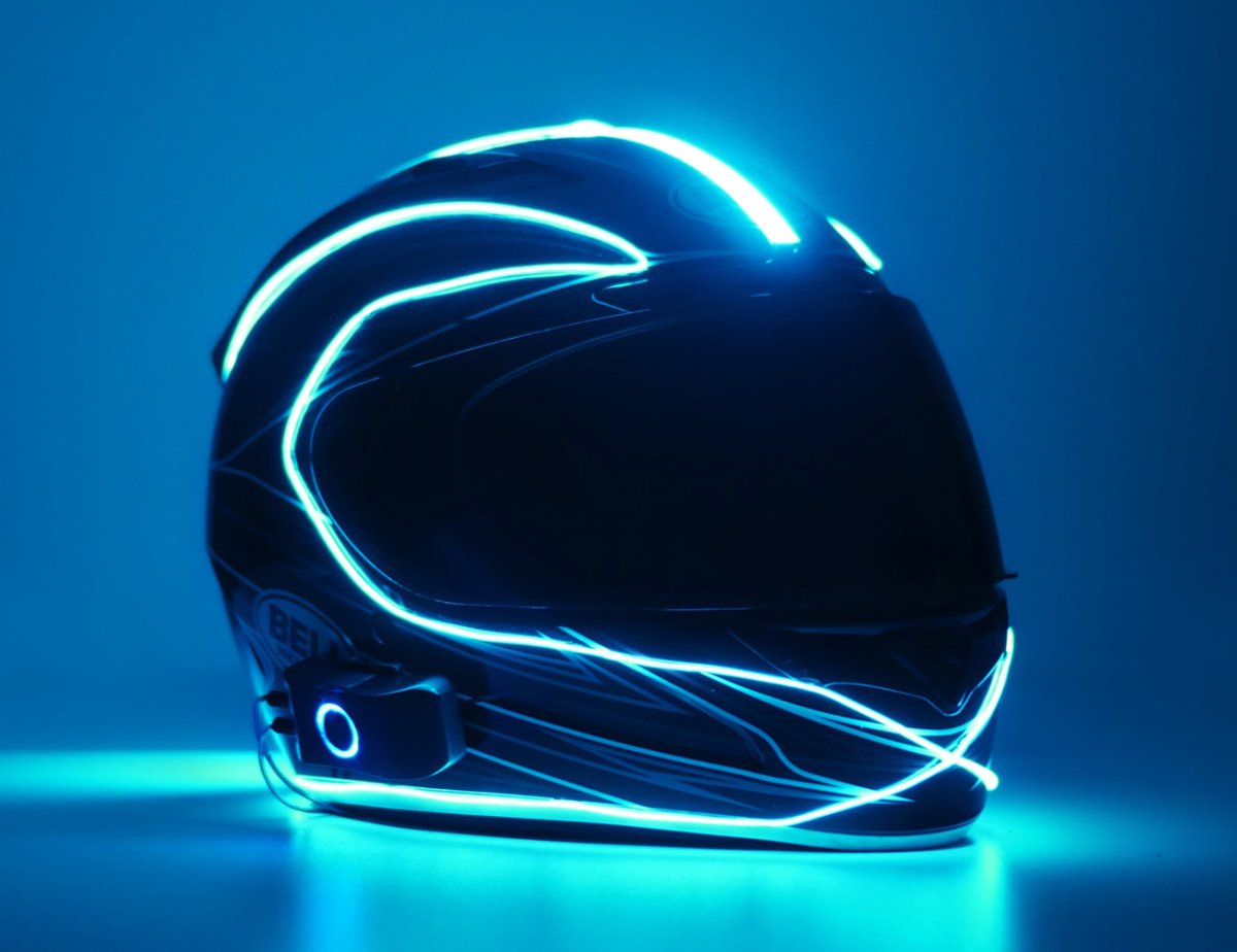 Шлем с неоновой подсветкой