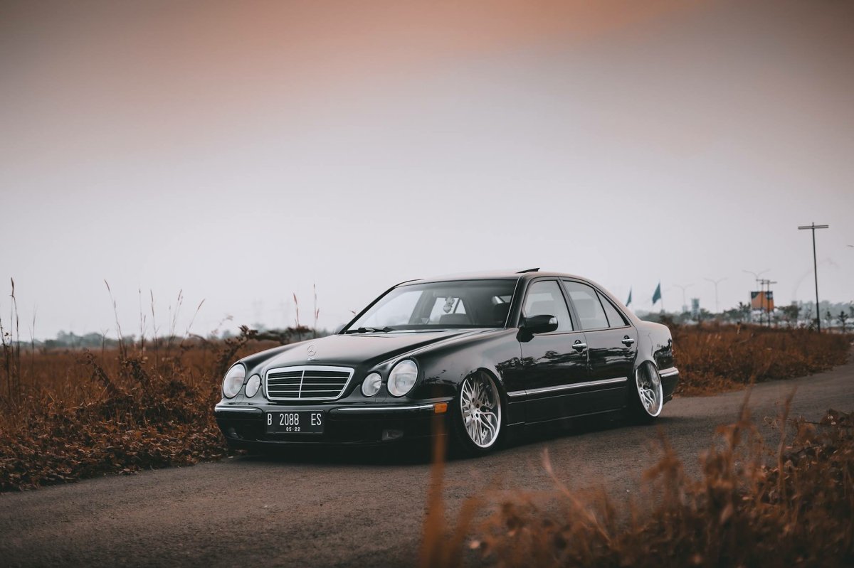Mercedes-Benz w210