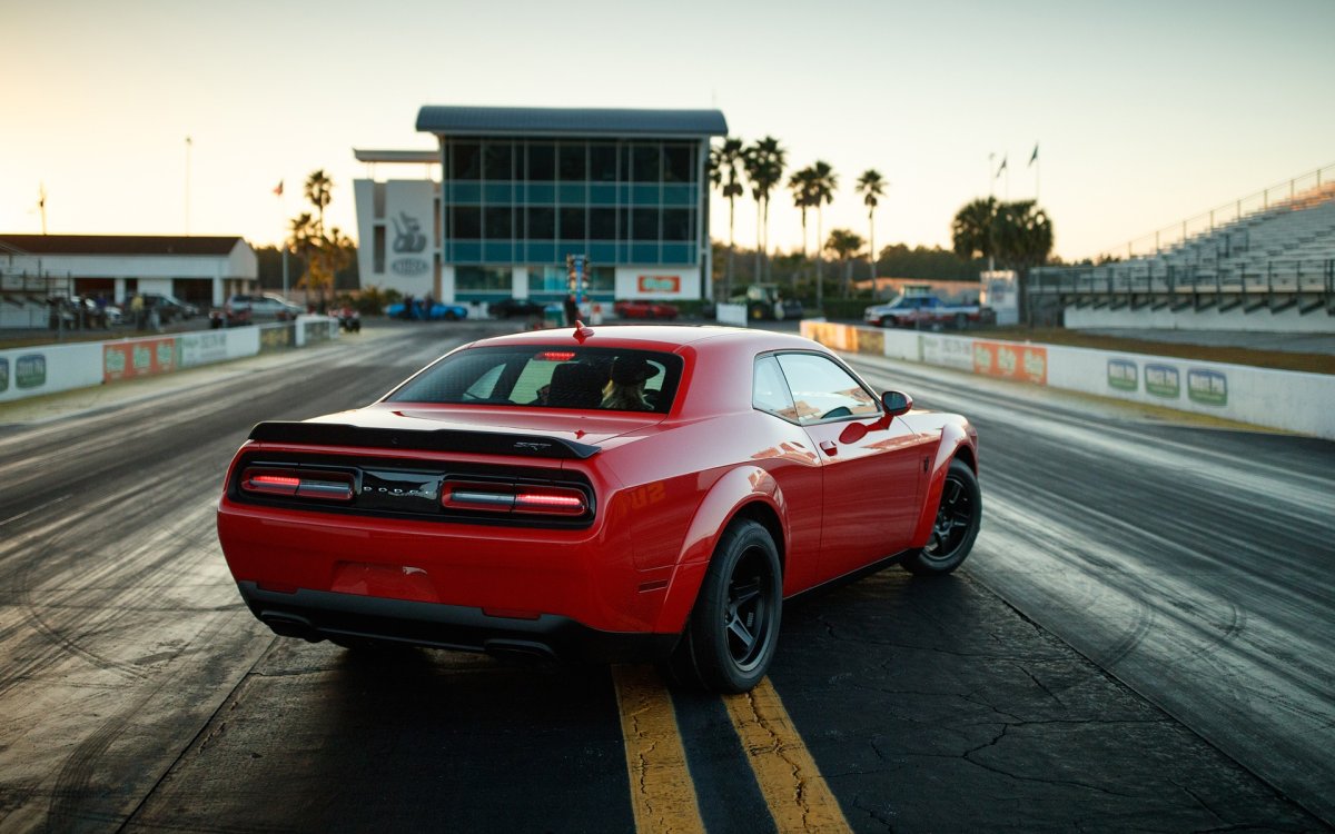 Dodge Challenger srt Demon 2017