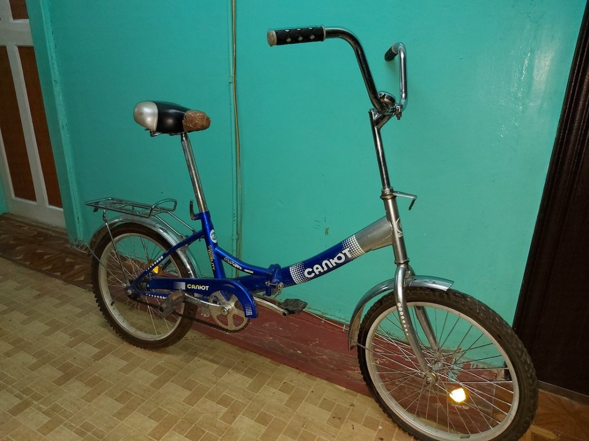 Велосипед салют 4 колесный