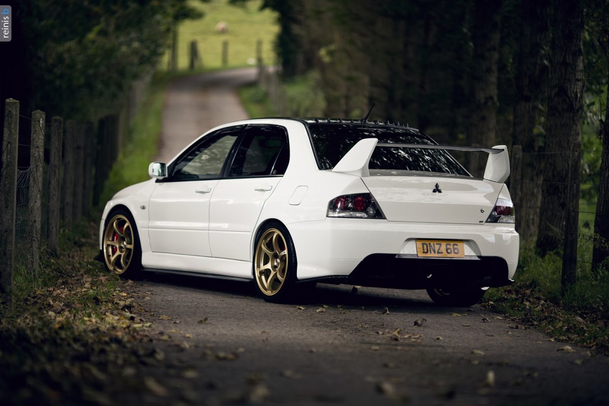 Mitsubishi EVO 9 White