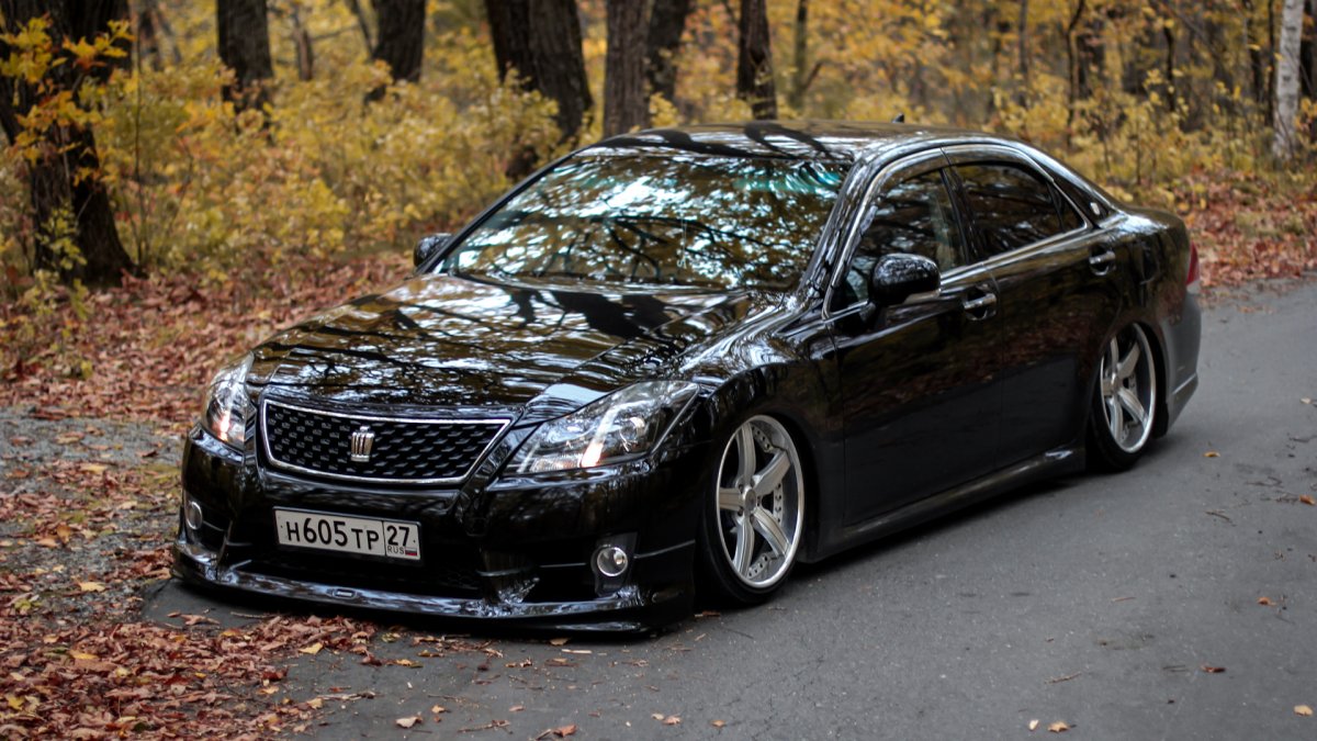 Toyota Crown Majesta 200 Tuning