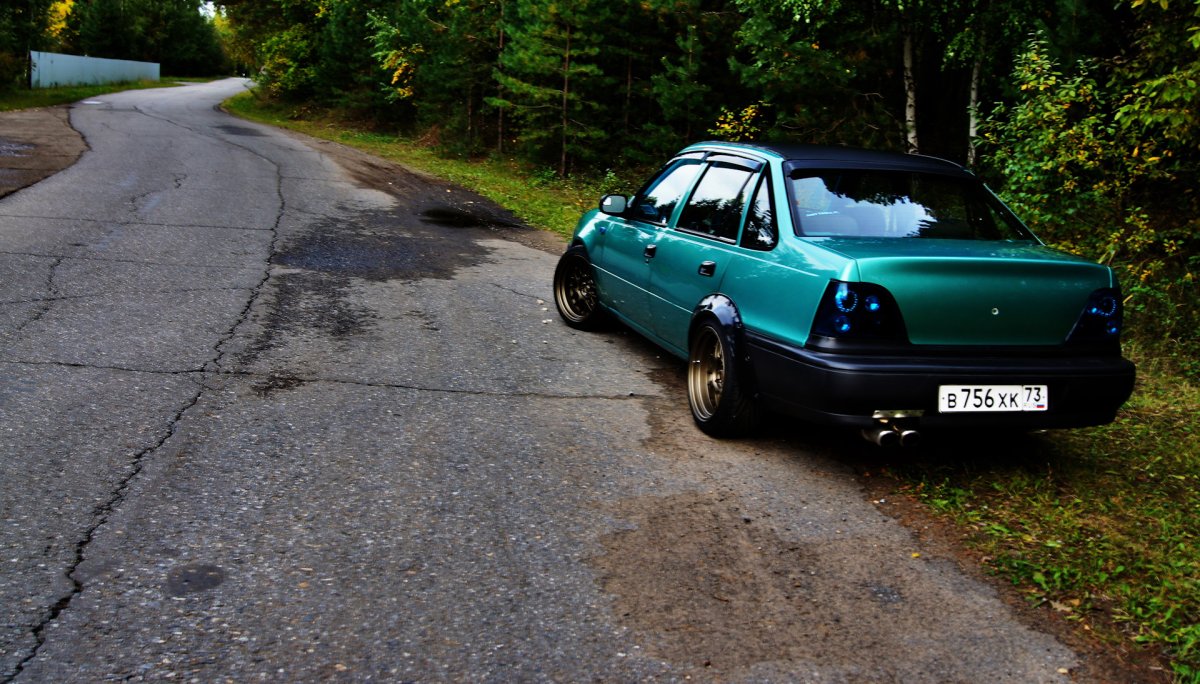 Daewoo Nexia stance