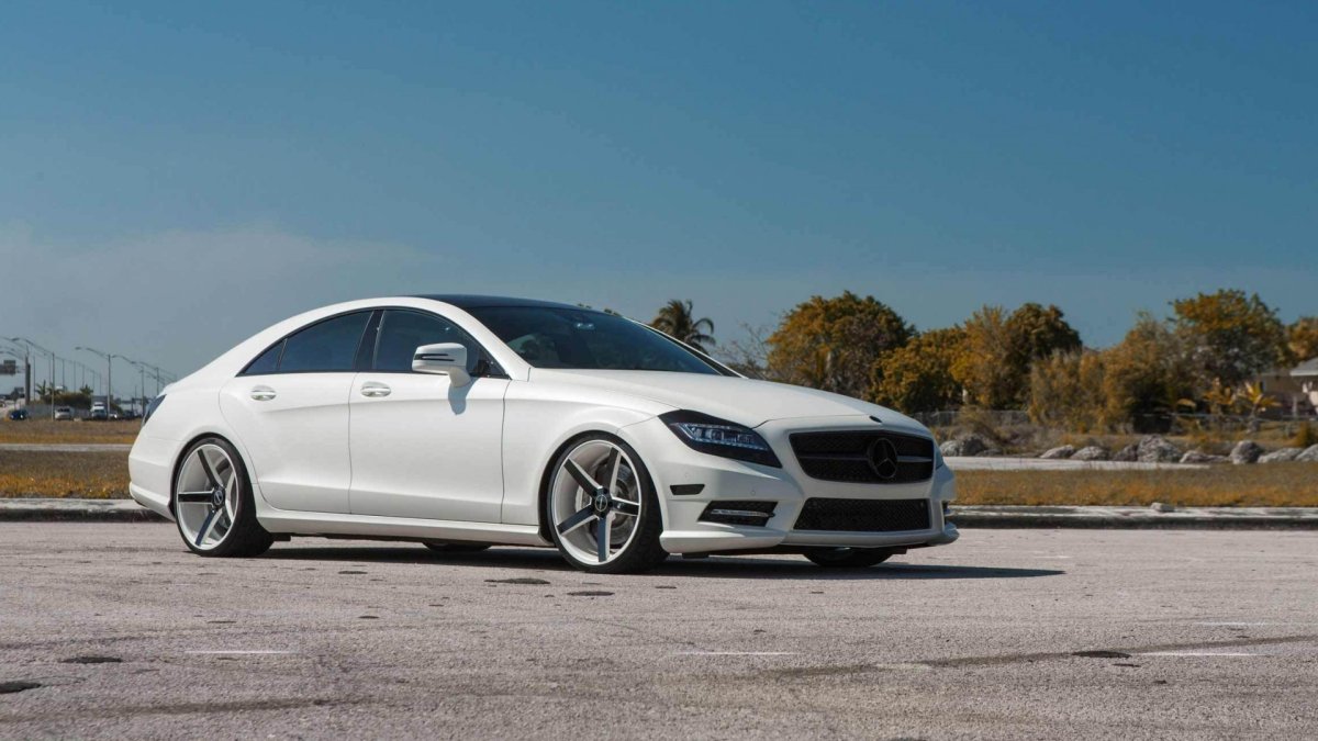 Мерседес Бенц CLS белый