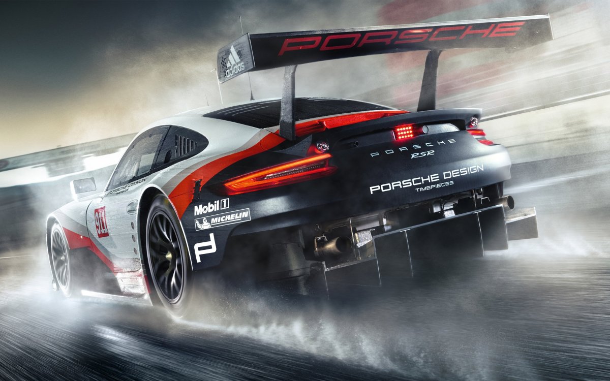 Porsche 911 RSR Race track