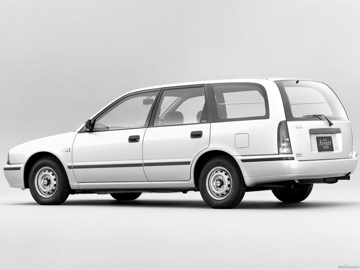 Nissan Avenir w10