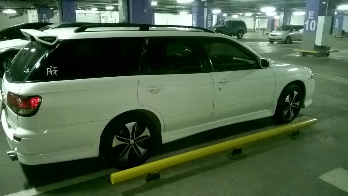 Тюнингованный Nissan Avenir