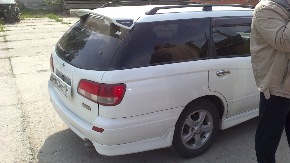 Ниссан Авенир 2000 двойной окрас кузова
