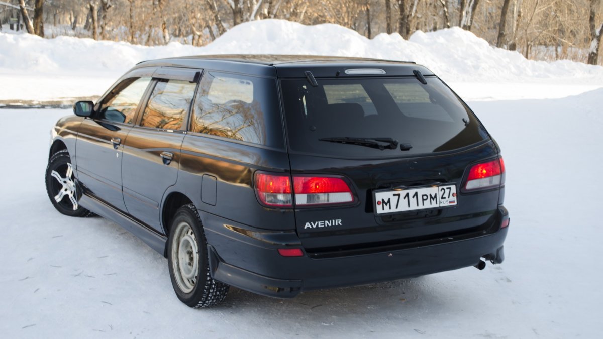Nissan Avenir 1990