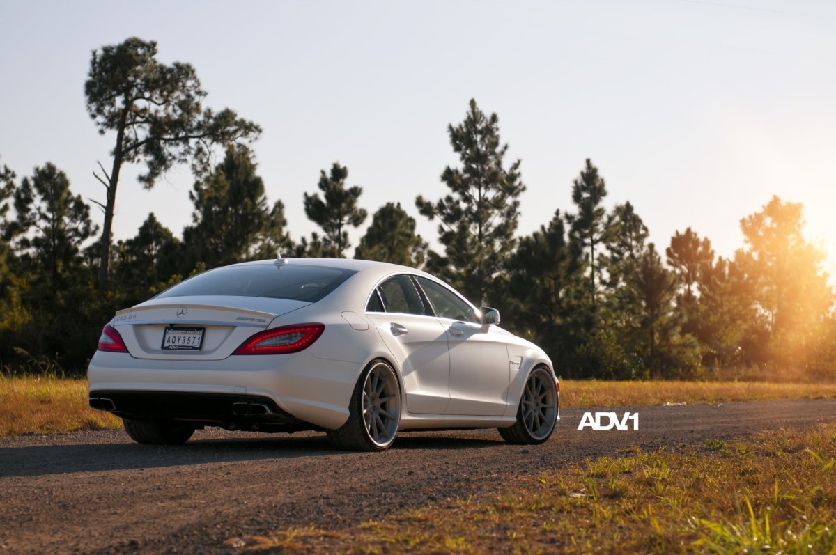 Mercedes Benz CLS 63 AMG белый
