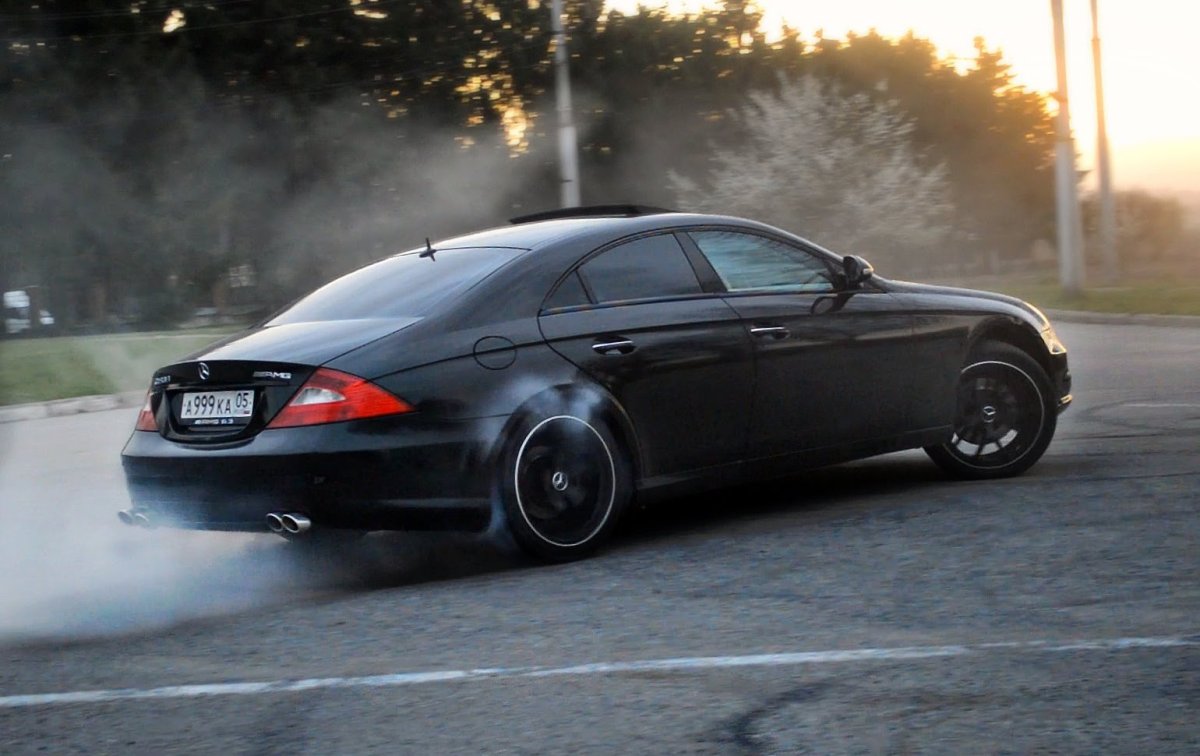 Mercedes Benz CLS 63 AMG дрифт