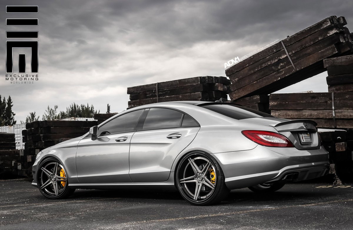 Mercedes CLS 63 AMG сбоку