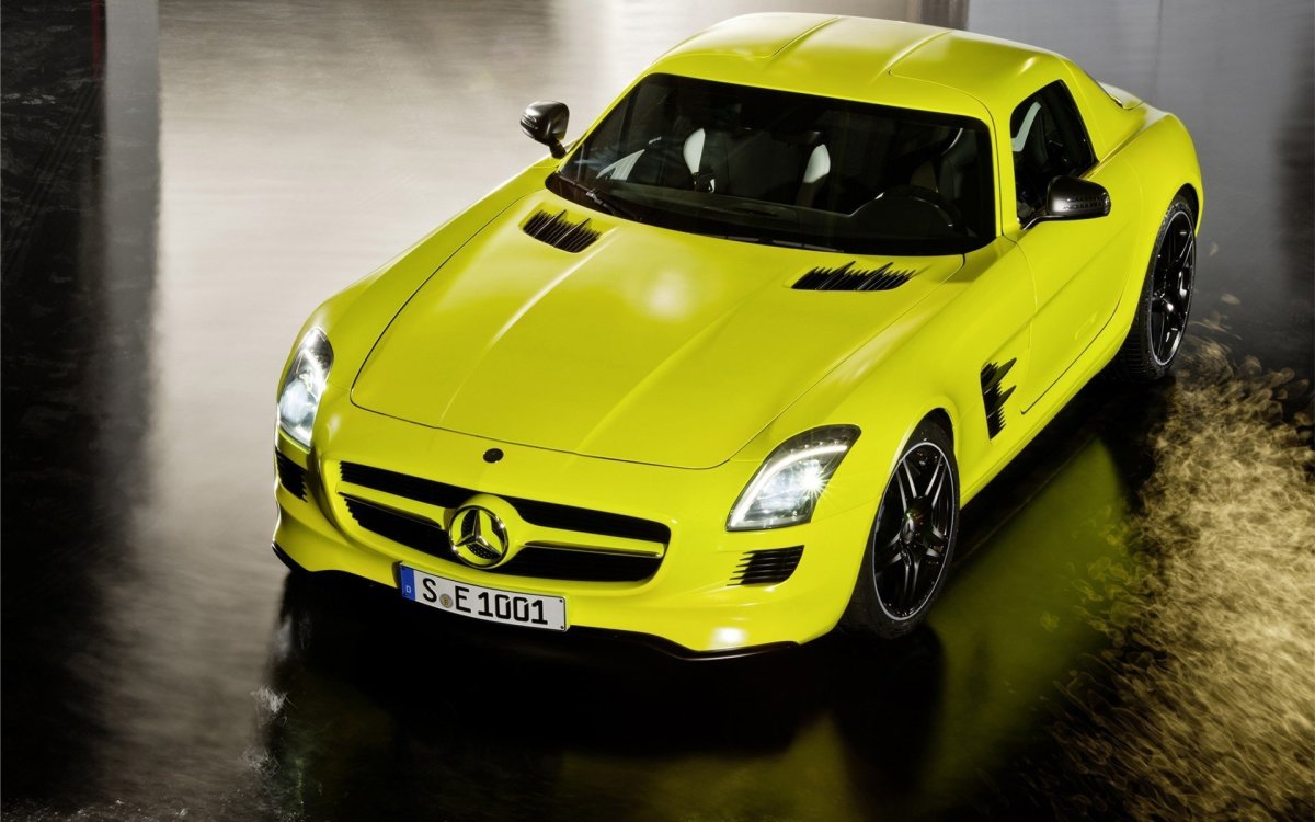 Мерседес SLS AMG желтый