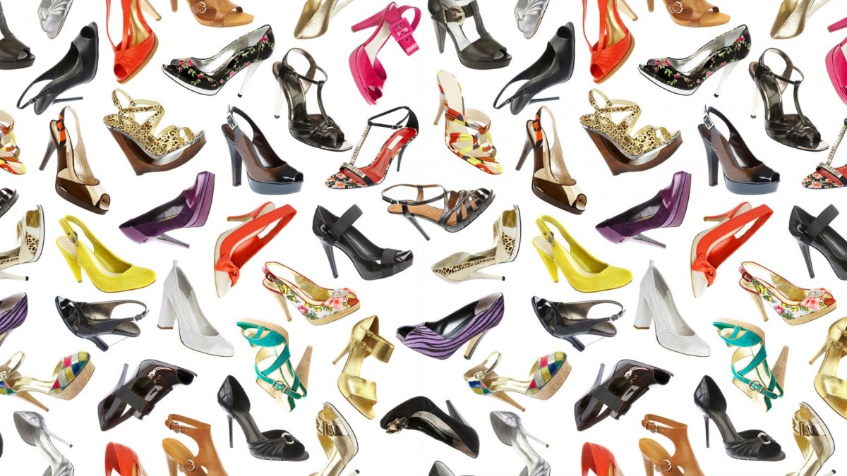 Много женской обуви