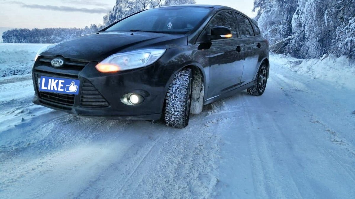 Форд фокус 3 хэтчбек черный зима