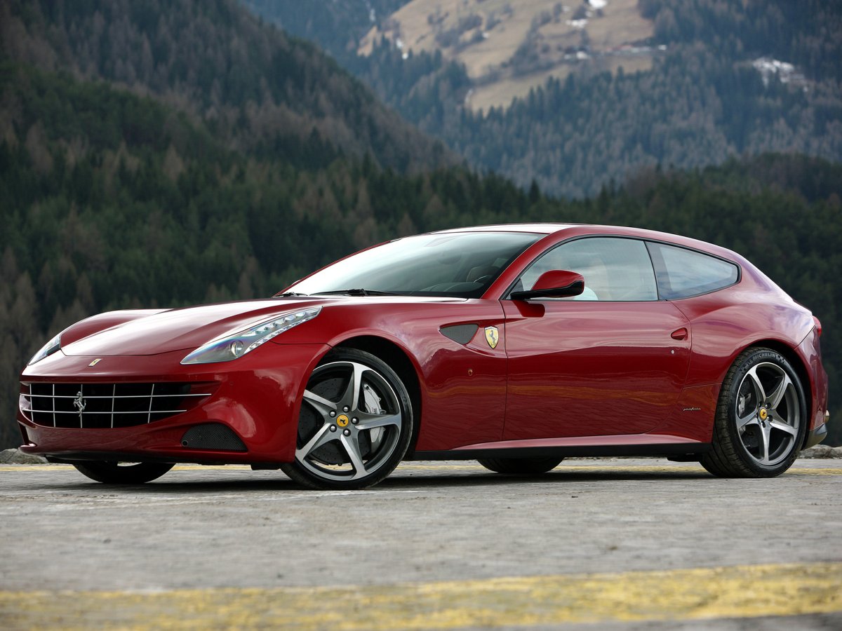 Хэтчбек Ferrari FF