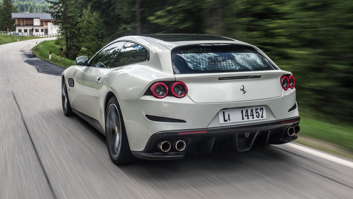 Ferrari FF vs gtc4lusso