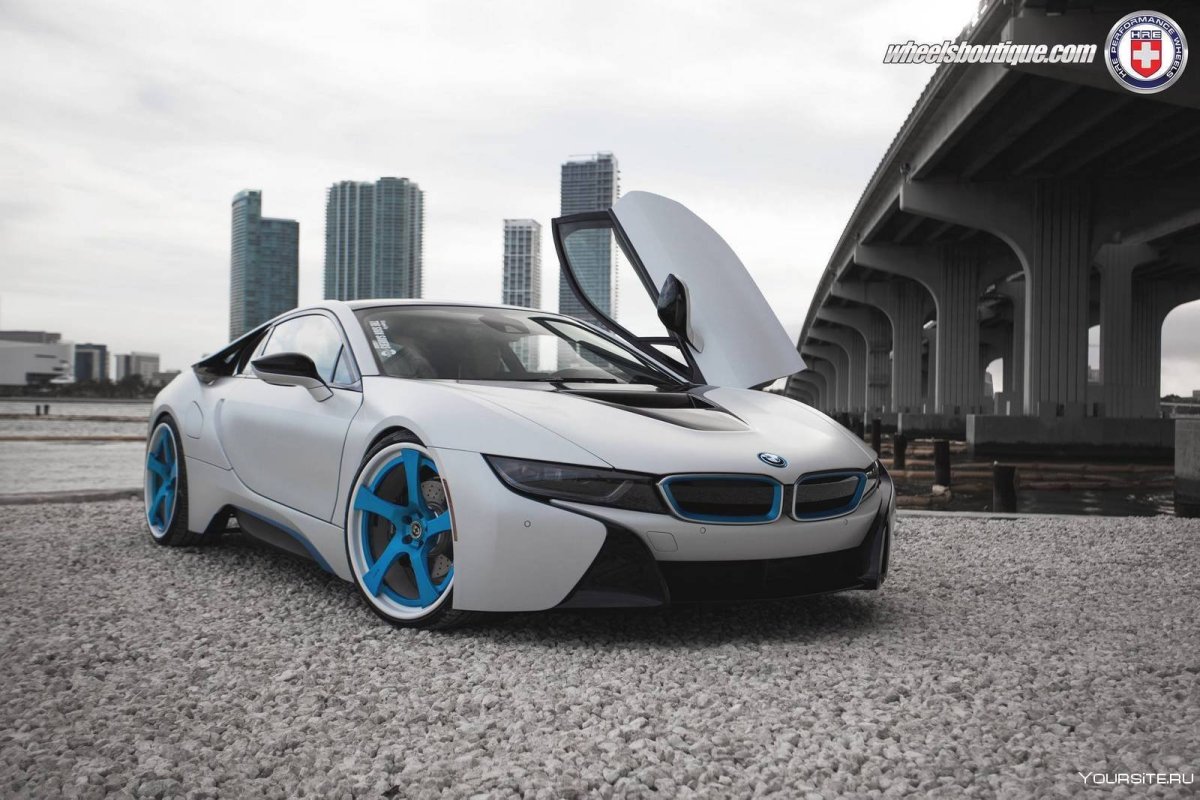 BMW i8 Custom белая