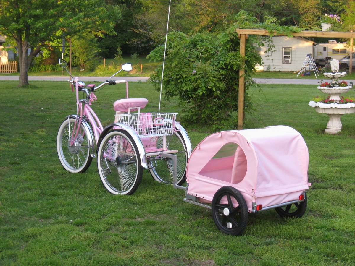 Розовый велосипед с люлькой
