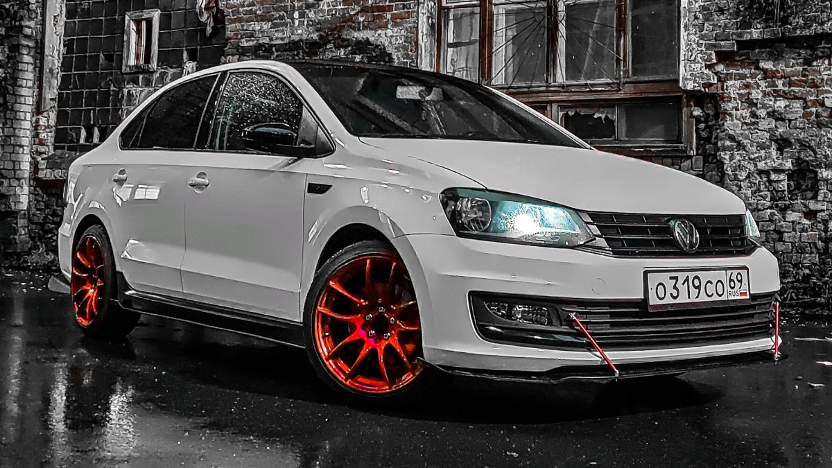 Volkswagen Polo sedan r line