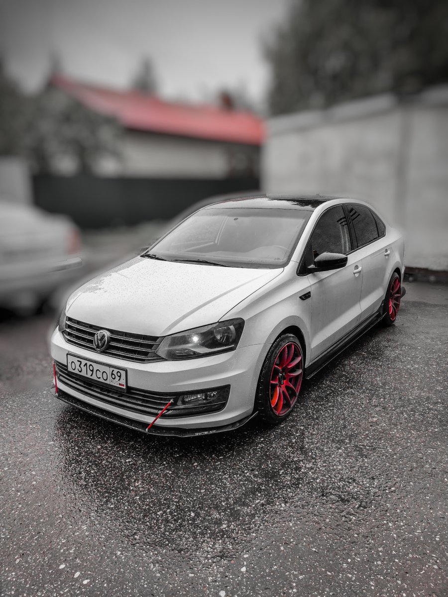 Volkswagen Polo sedan r line
