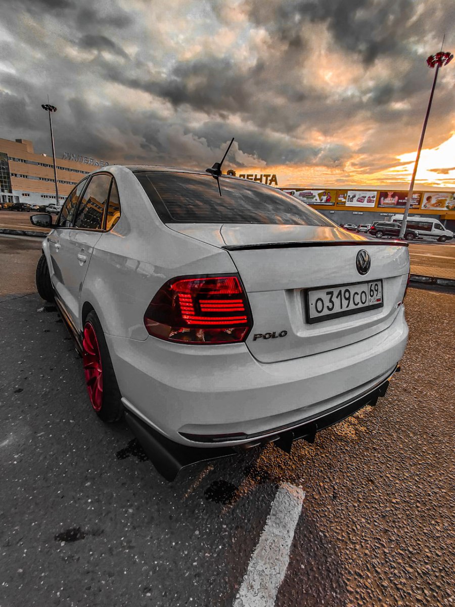 Volkswagen Polo r sedan