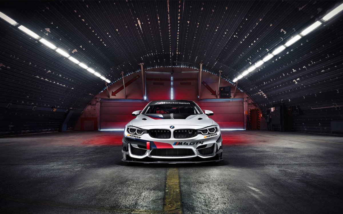 BMW m240i Racing