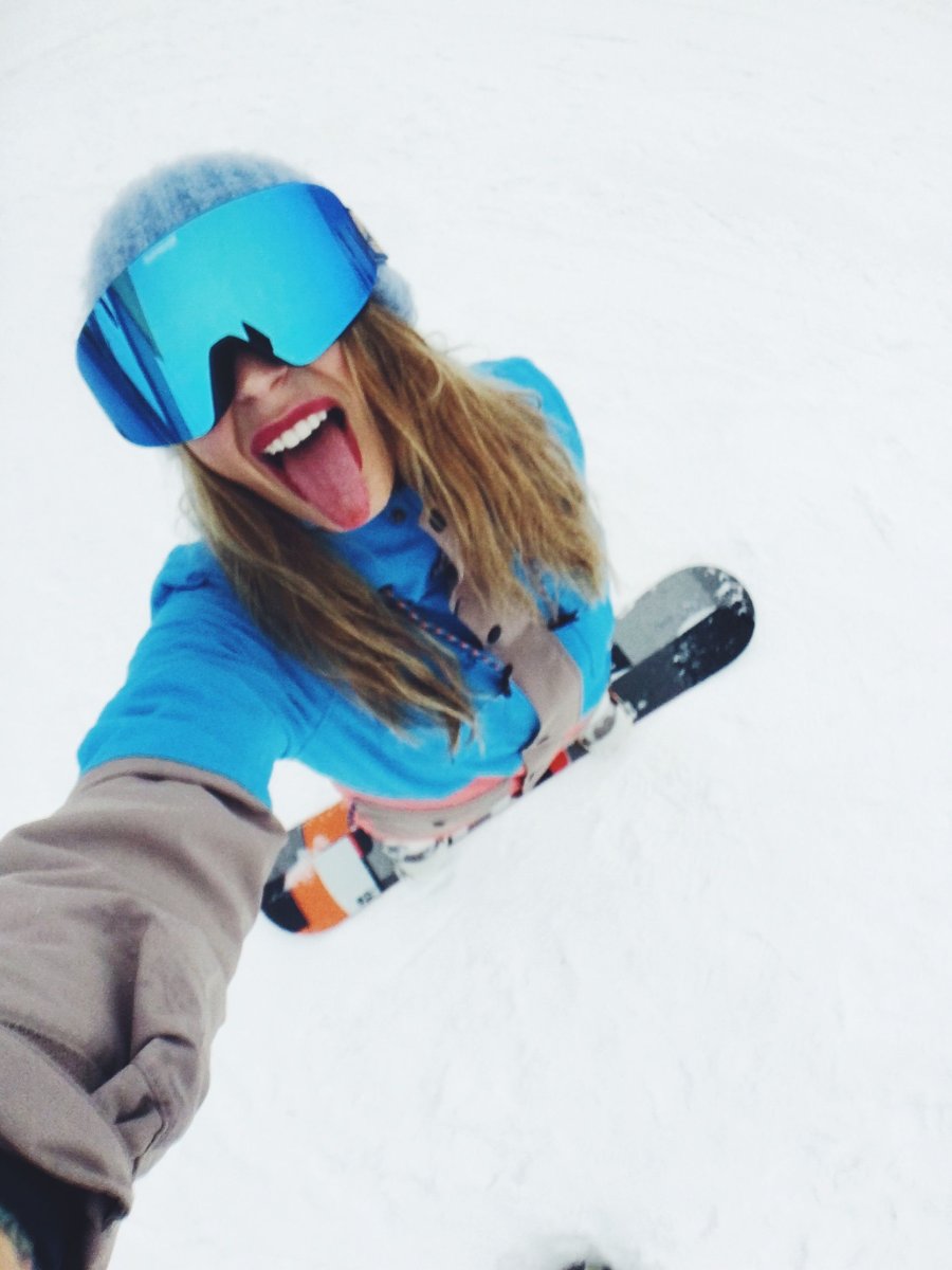 Девушка на сноуборде