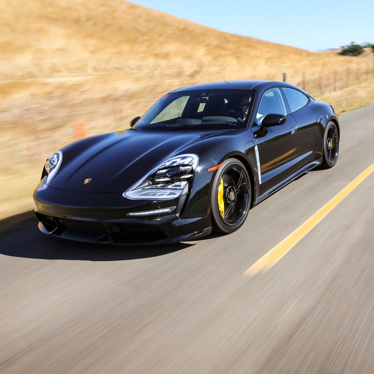 Электрический Porsche Taycan