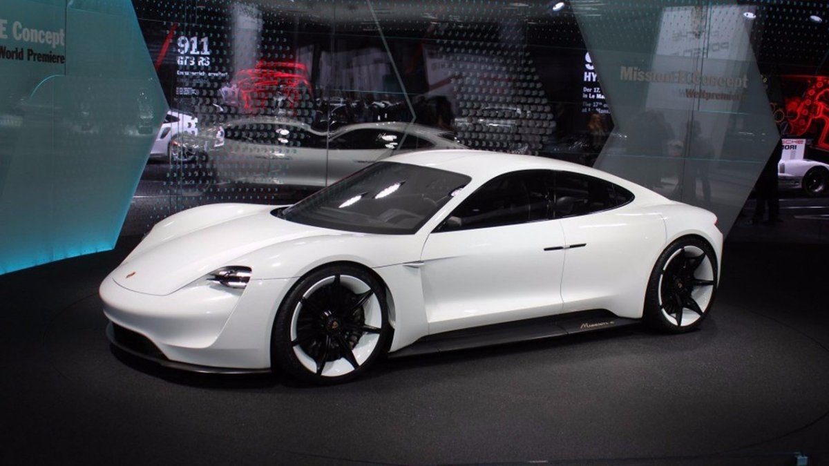 Porsche Mission r Hybrid