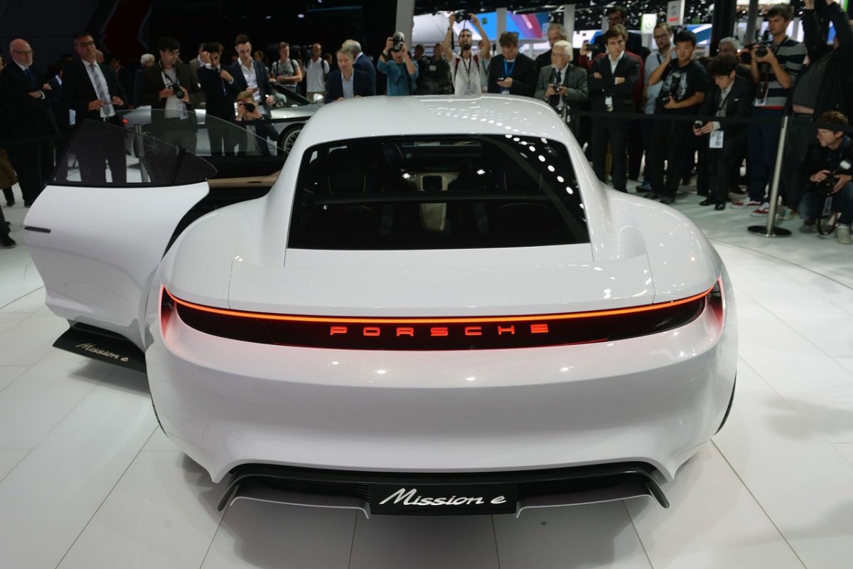 Электрокар Porsche Mission e