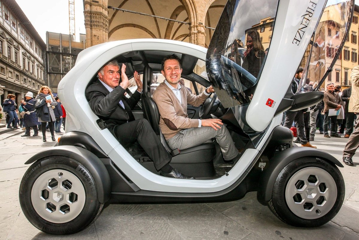 Renault Twizy 2 человека