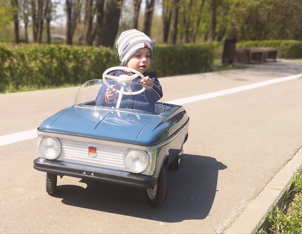 Автолегенды СССР Москвич педальный