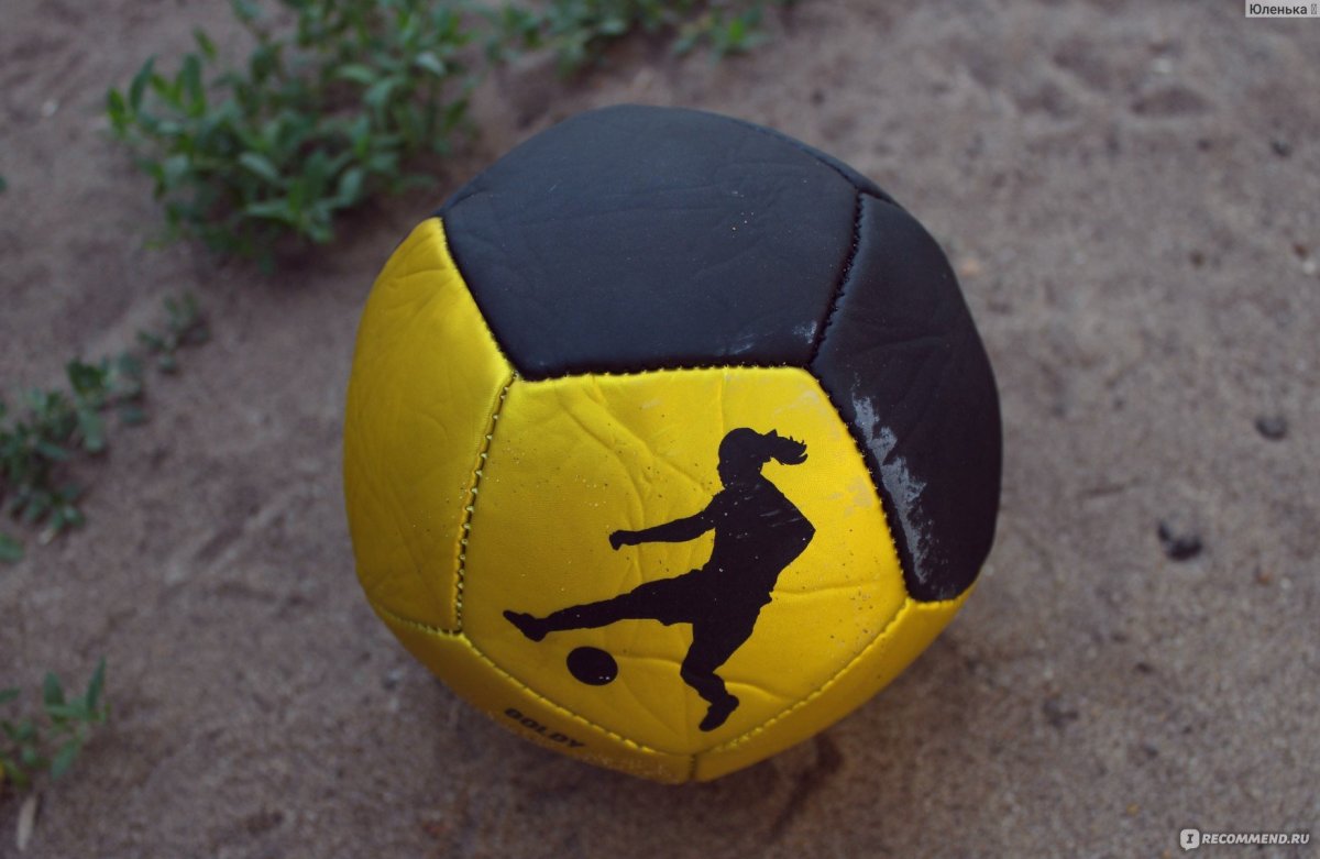 Мяч от Роналдиньо магнит