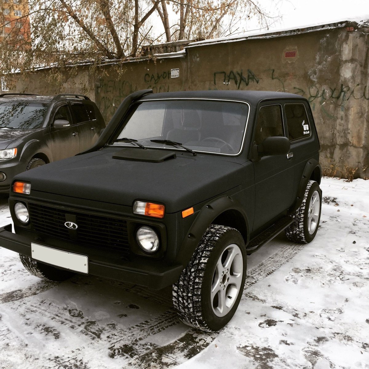 Нива 2121 черный Раптор