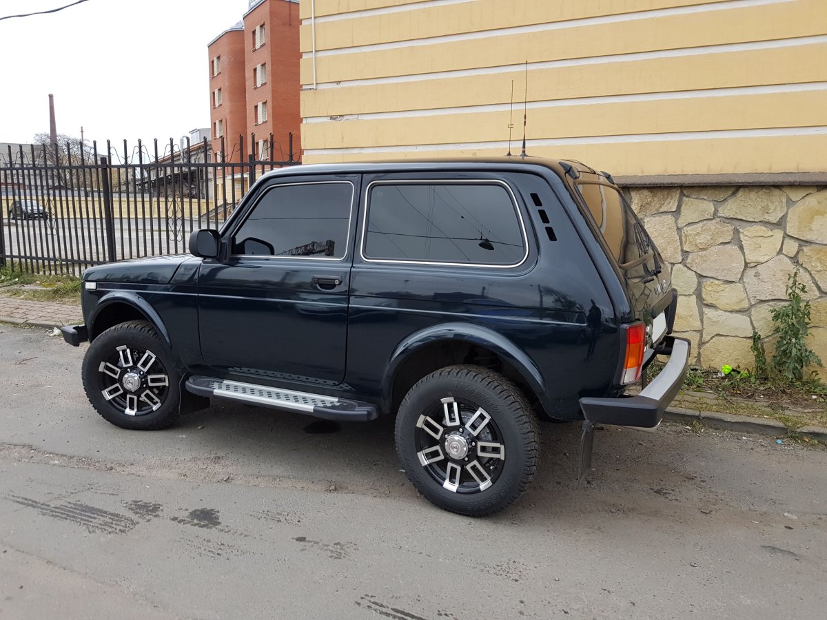 Нива 3 дверка черная