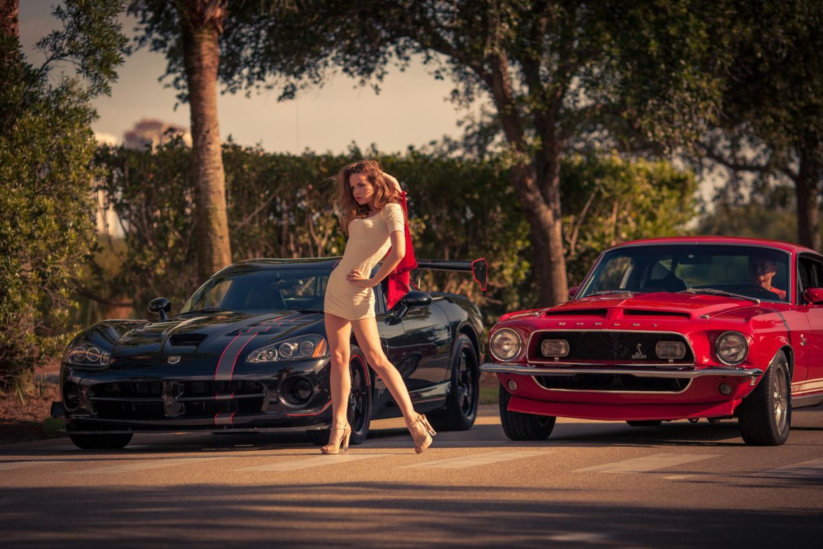 Ford Mustang 1967 с девушкой