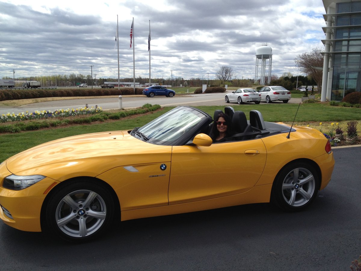 BMW z4 желтая