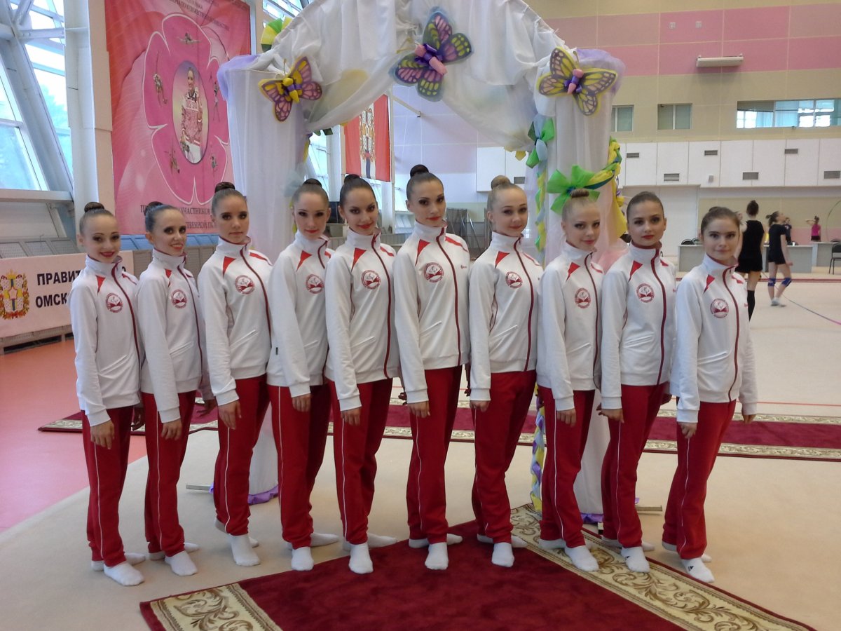 Командные спортивные костюмы для художественной гимнастики