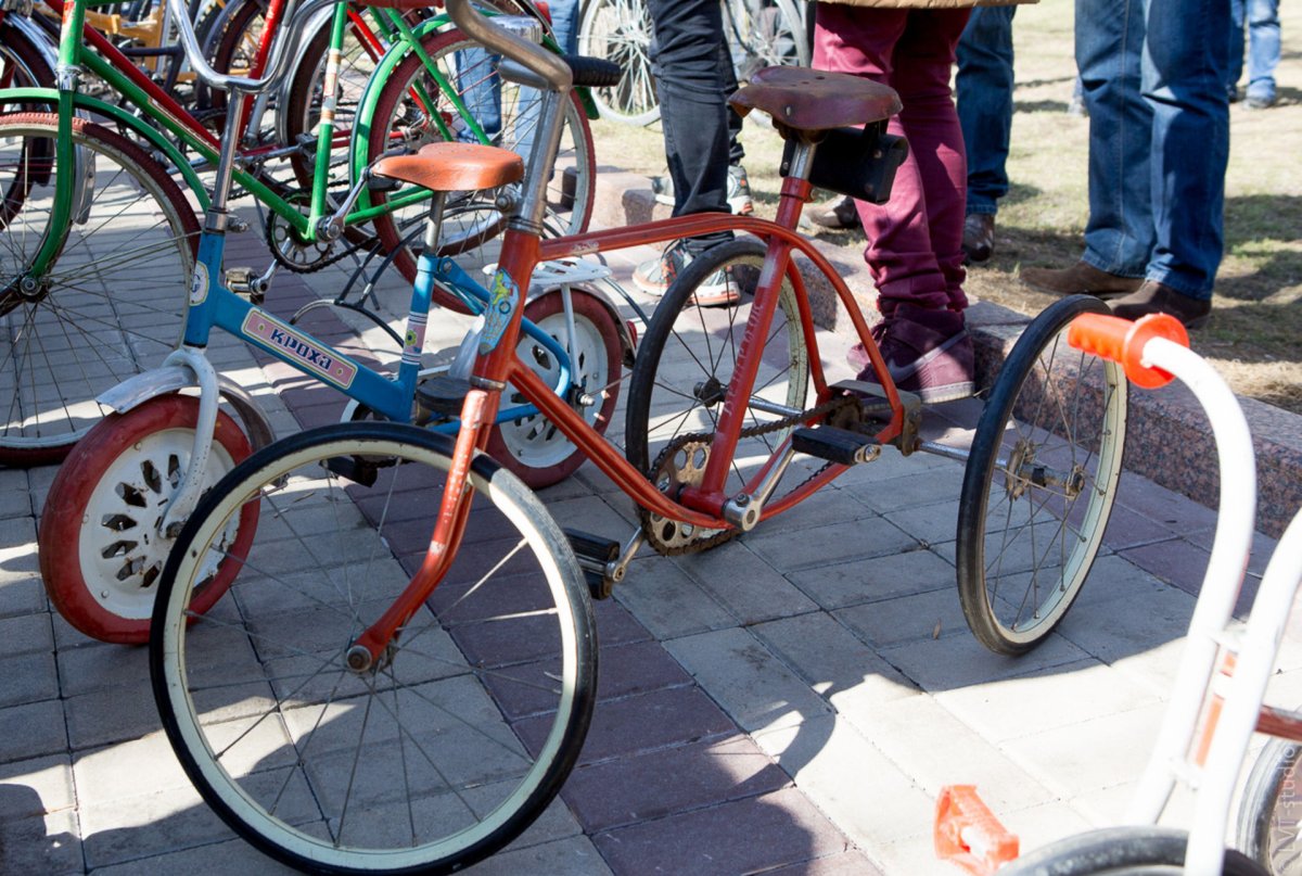 Старый трехколесный велосипед СССР
