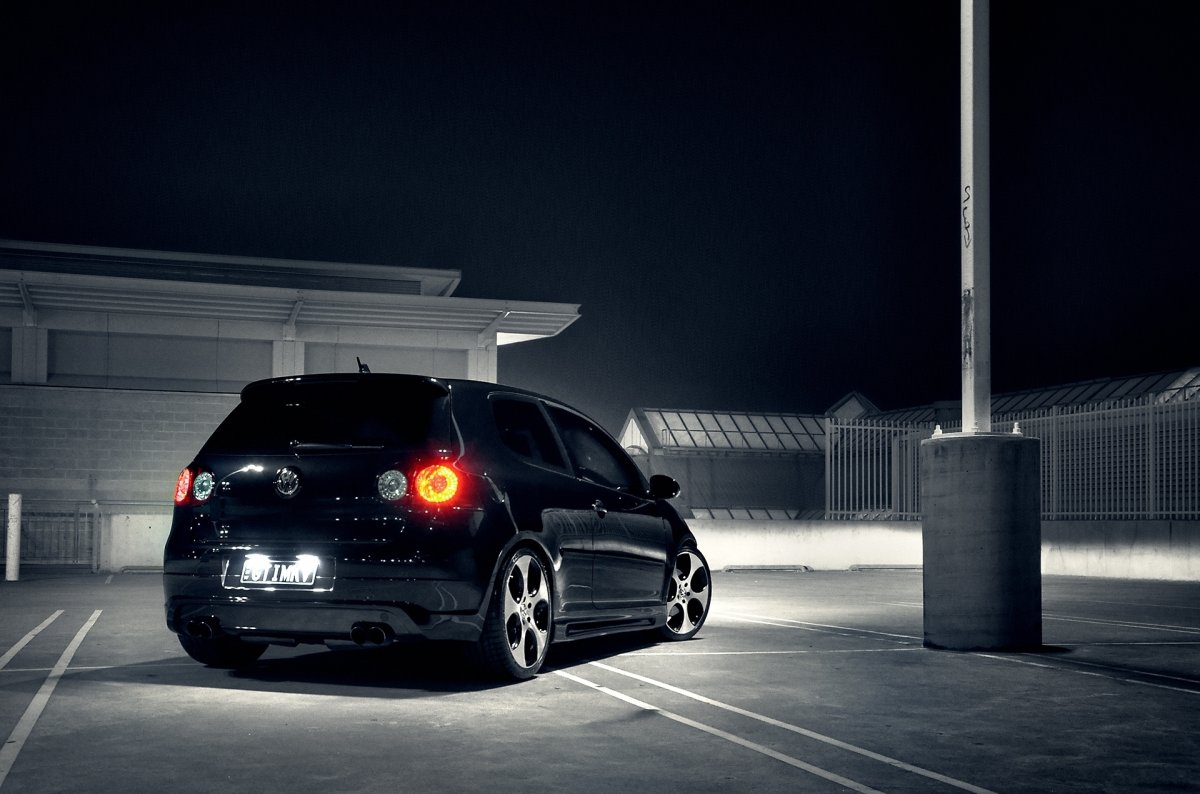 Volkswagen Golf 5 GTI ночью
