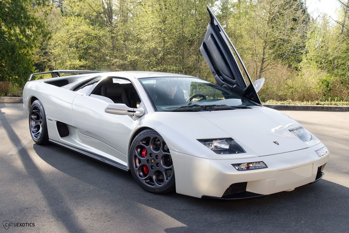 Lamborghini Diablo белая