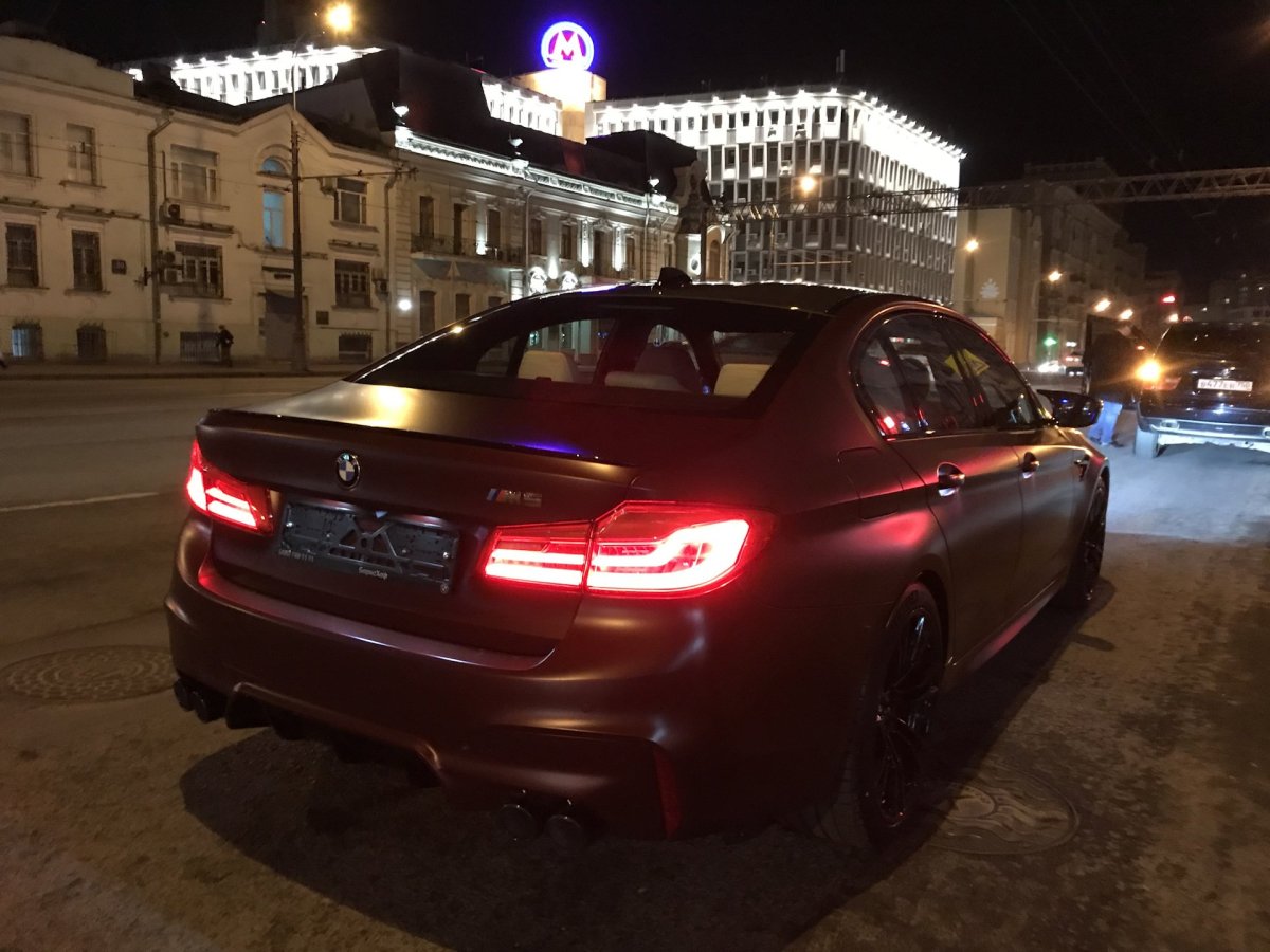 BMW m5 f10 ночью