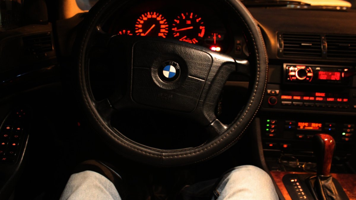 За рулем БМВ е34 ночью