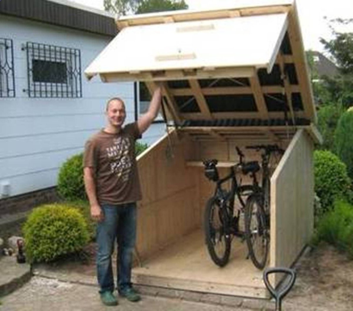 Навес для велосипедов на даче