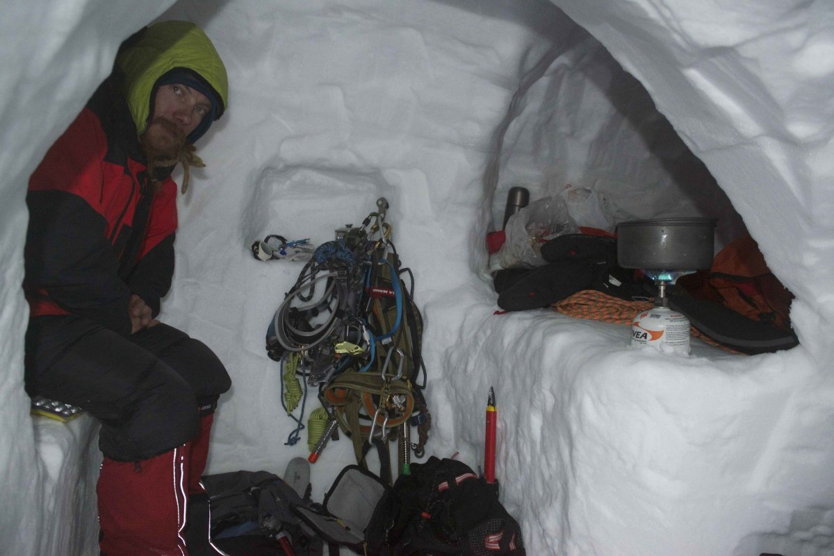 Палатка зимняя альпинистская