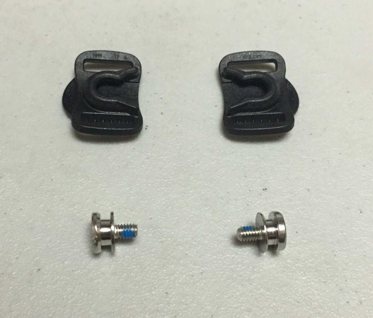 Фиксирующий винт для маски Bauer stud for Sliding Buckle
