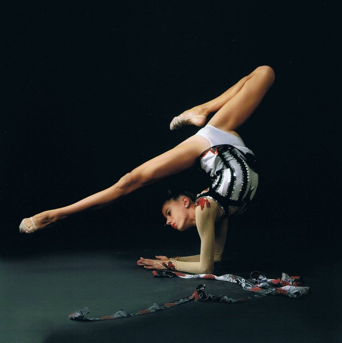 Лаура Диамбекова гимнастика