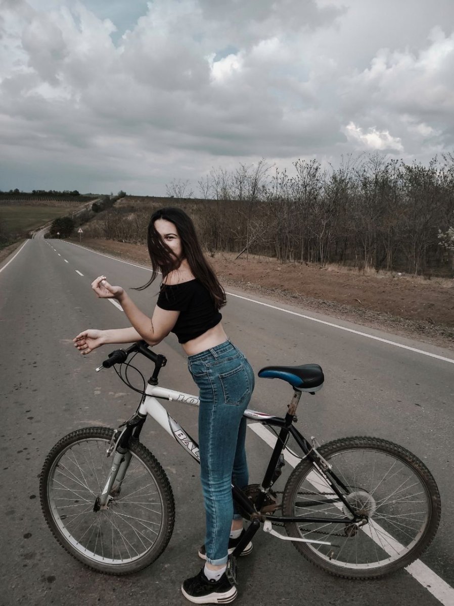 Лиза на велосипеде