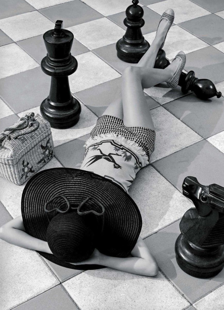 Королева на шахматной доске